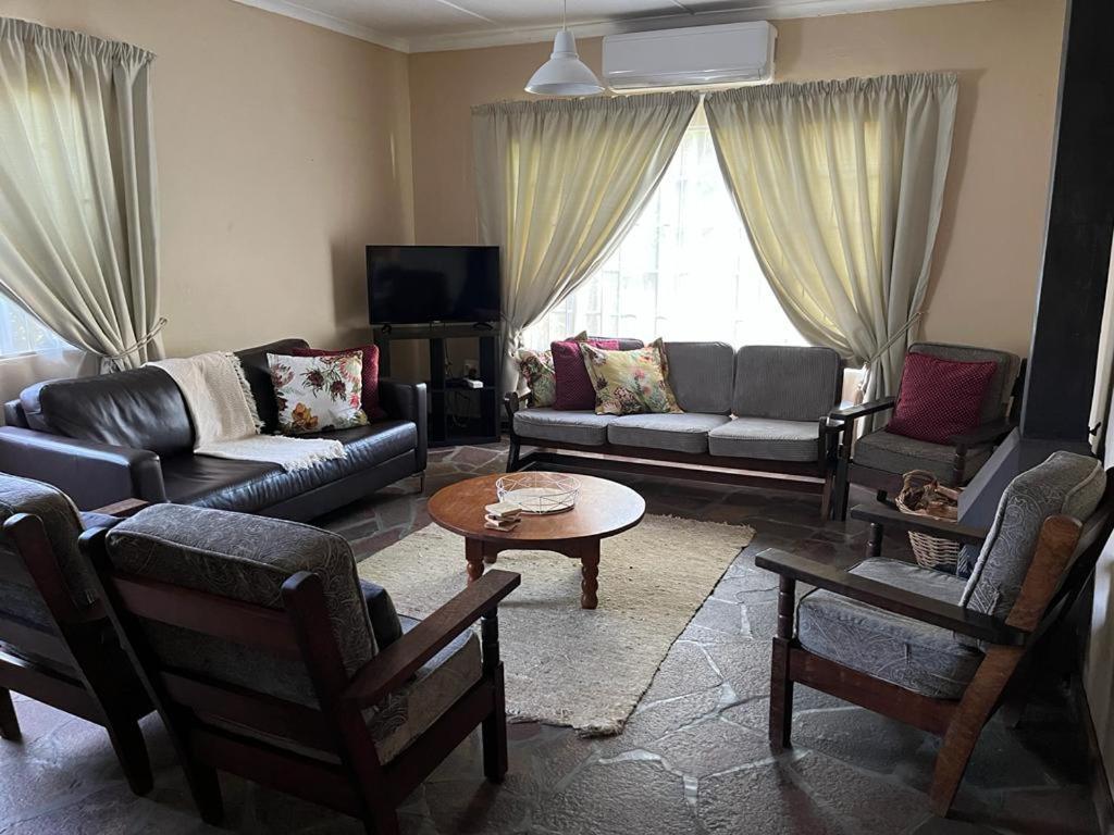 Kunje Guesthouse Op-die-Berg 외부 사진